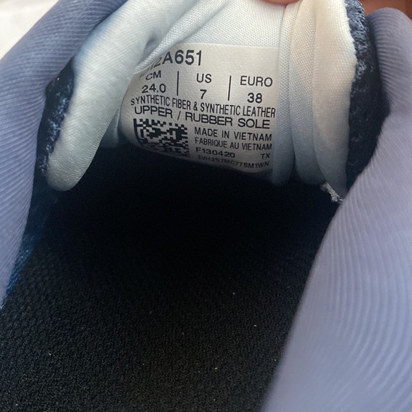 Blue Asics running shoes - Picture 3 of 5